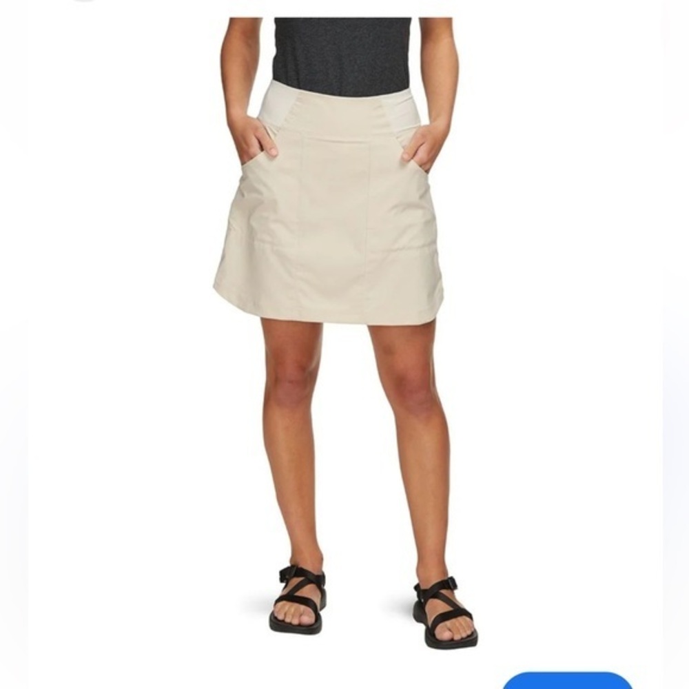 Patagonia Tech Skort with Inner Shorts Pumice Athletic Tennis Golf Cream Medium